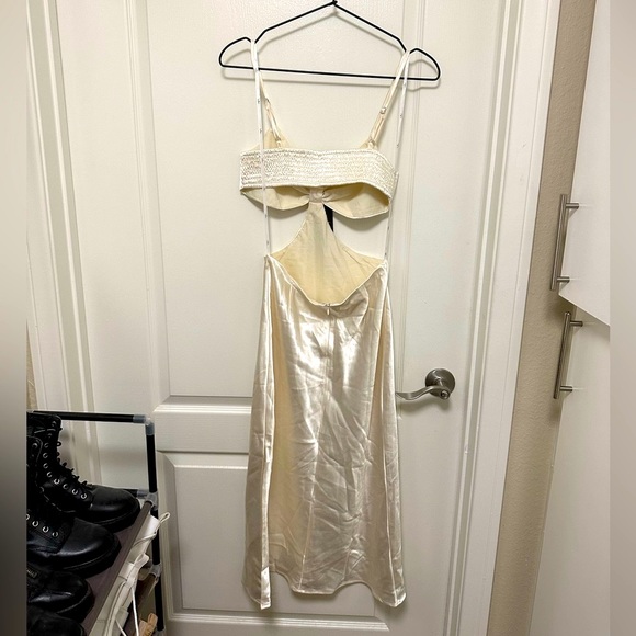 Lulus Need My Love Cutout Ivory Satin Midi Dress NWT - Picture 5 of 9